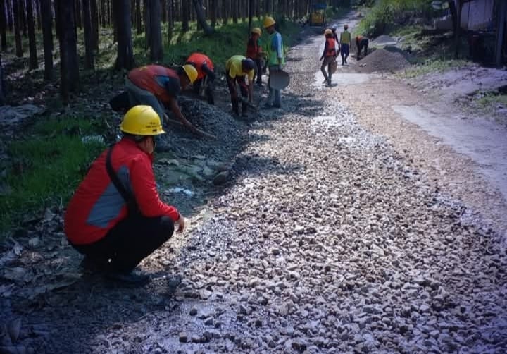 Jalan Pasirsuren-Cikidang Sepanjang 235 Meter Diperbaiki Dinas PU Kabupaten Sukabumi